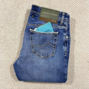 Jacob cohën jeans bard Ltd - Jacob cohën jeans bard Ltd, storlek W32. Man kan inte ha skärp eftersom det är bort draget. Annars helt nya med tags osv. Kom med frågor! 