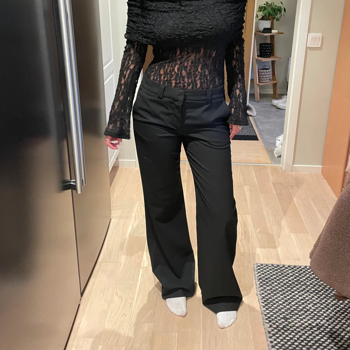 Svarta kostymbyxor med wide fit - 3