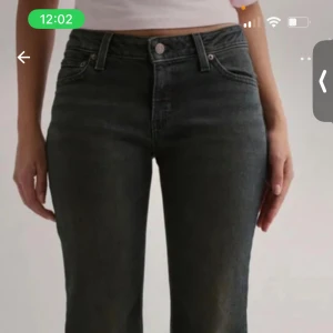 Levi's jeans - ”SUPERLOW BOOT” från levi’s i storlek W28 L34. Använda några gånger, nypris ligger på 949kr från Nelly💖