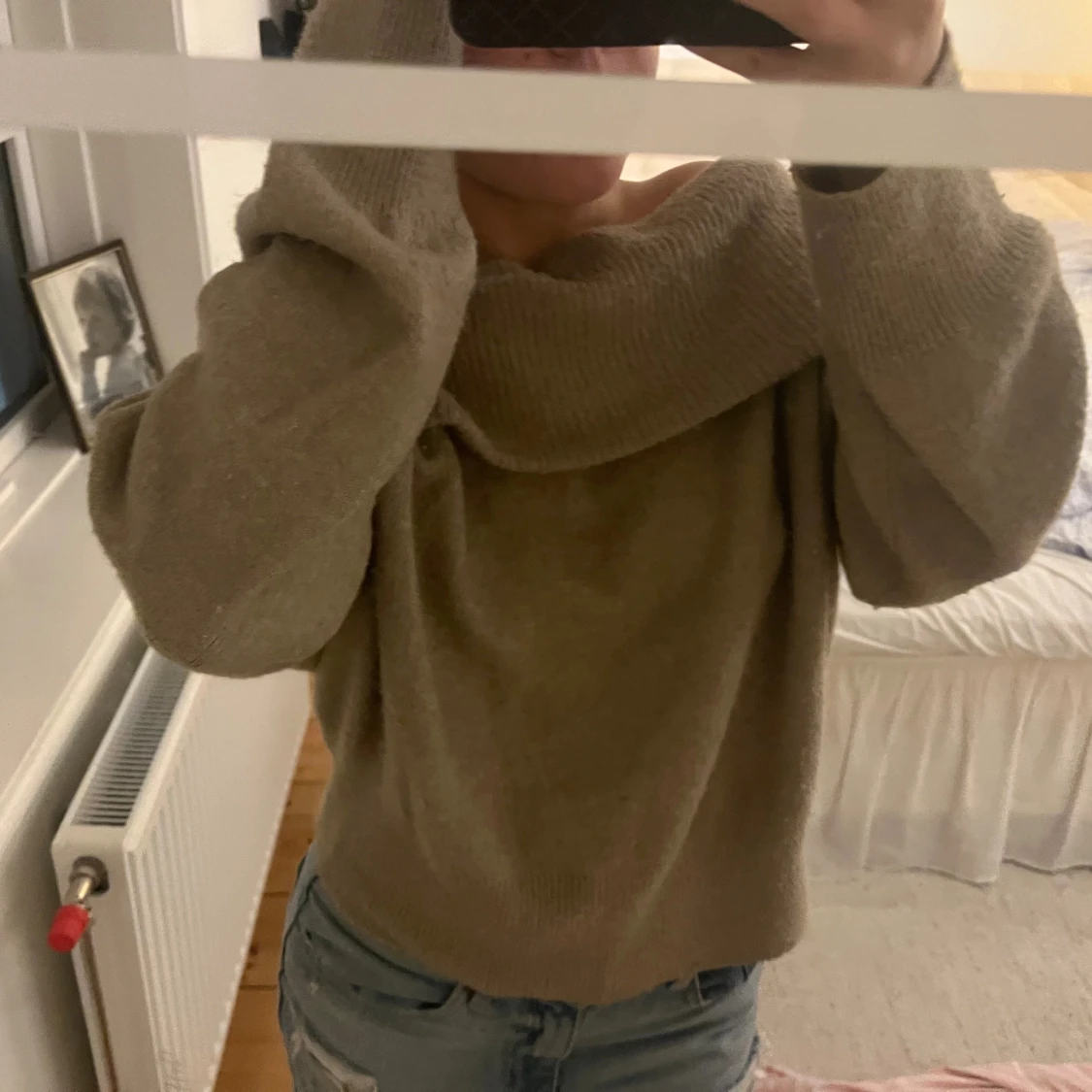 Beige offshoulder stickad tröja - 2