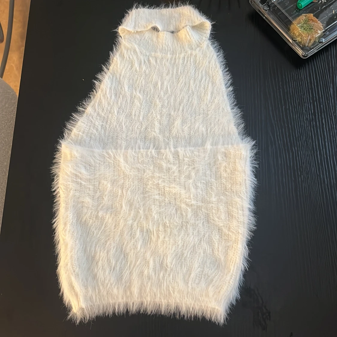 Vit fluffig ärmlös stickad topp - 1