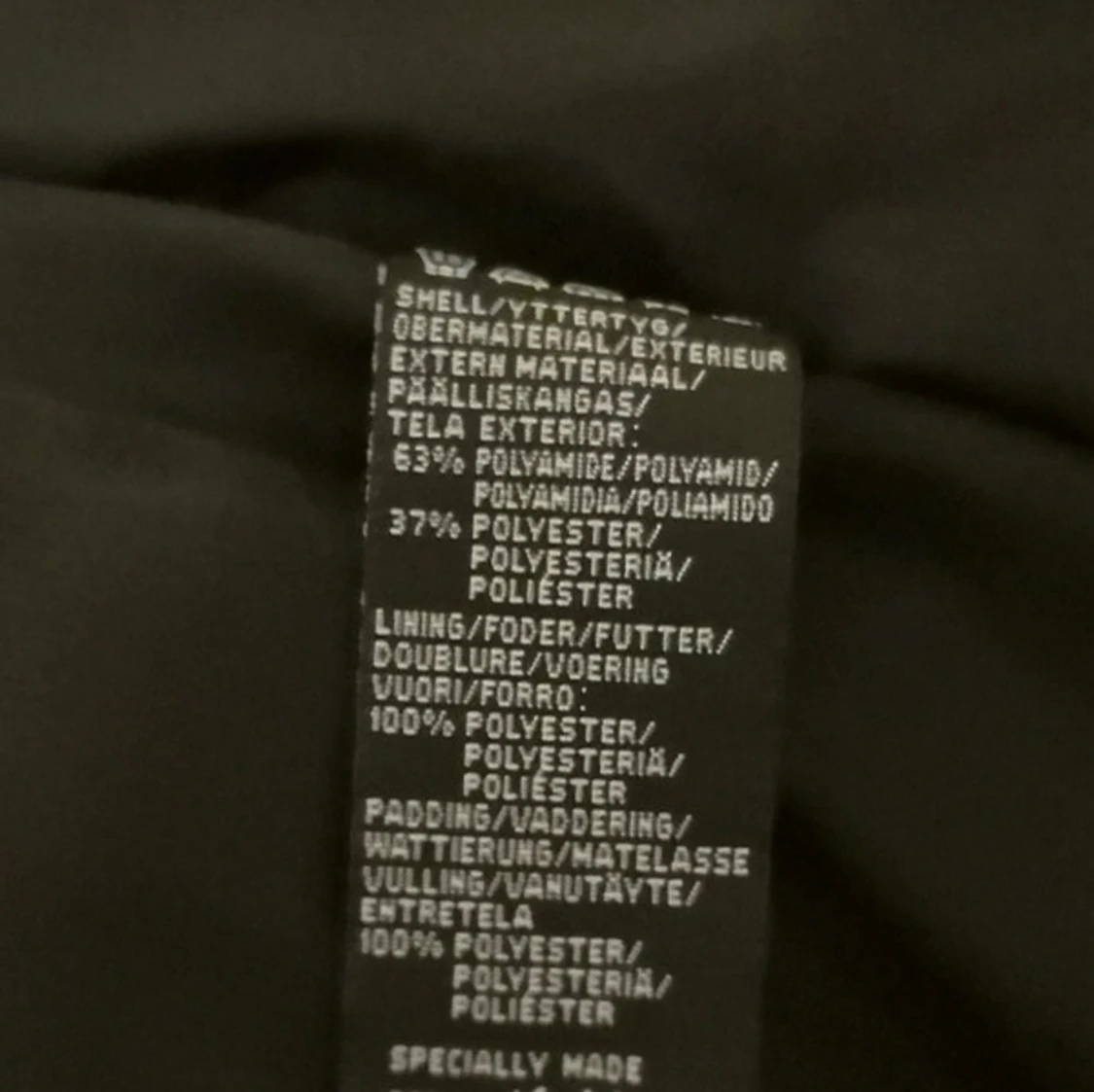 Svart quiltad pufferjacka Från H&M Stl L - 4