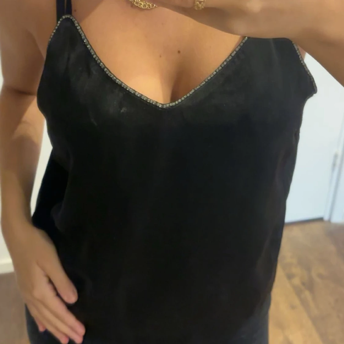 Svart linnetopp med strasskant - 1