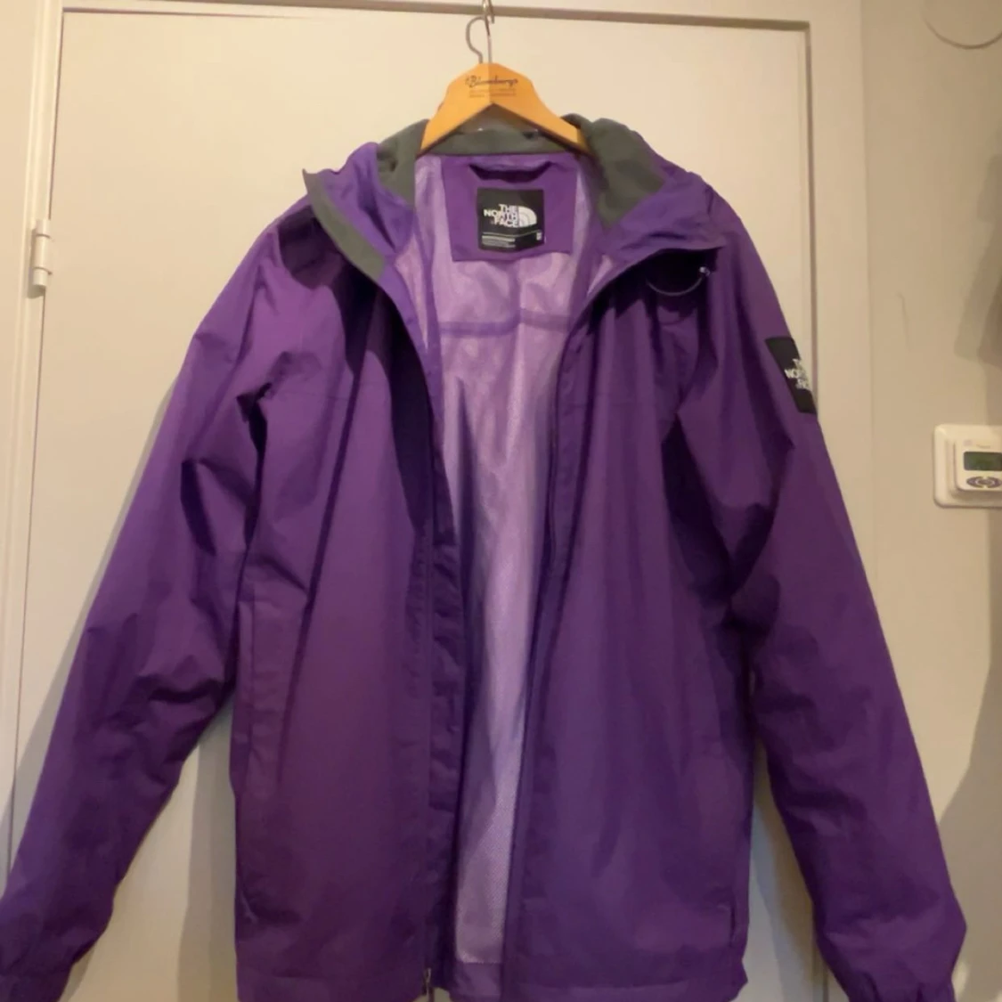 Lila vindjacka från North Face - 1