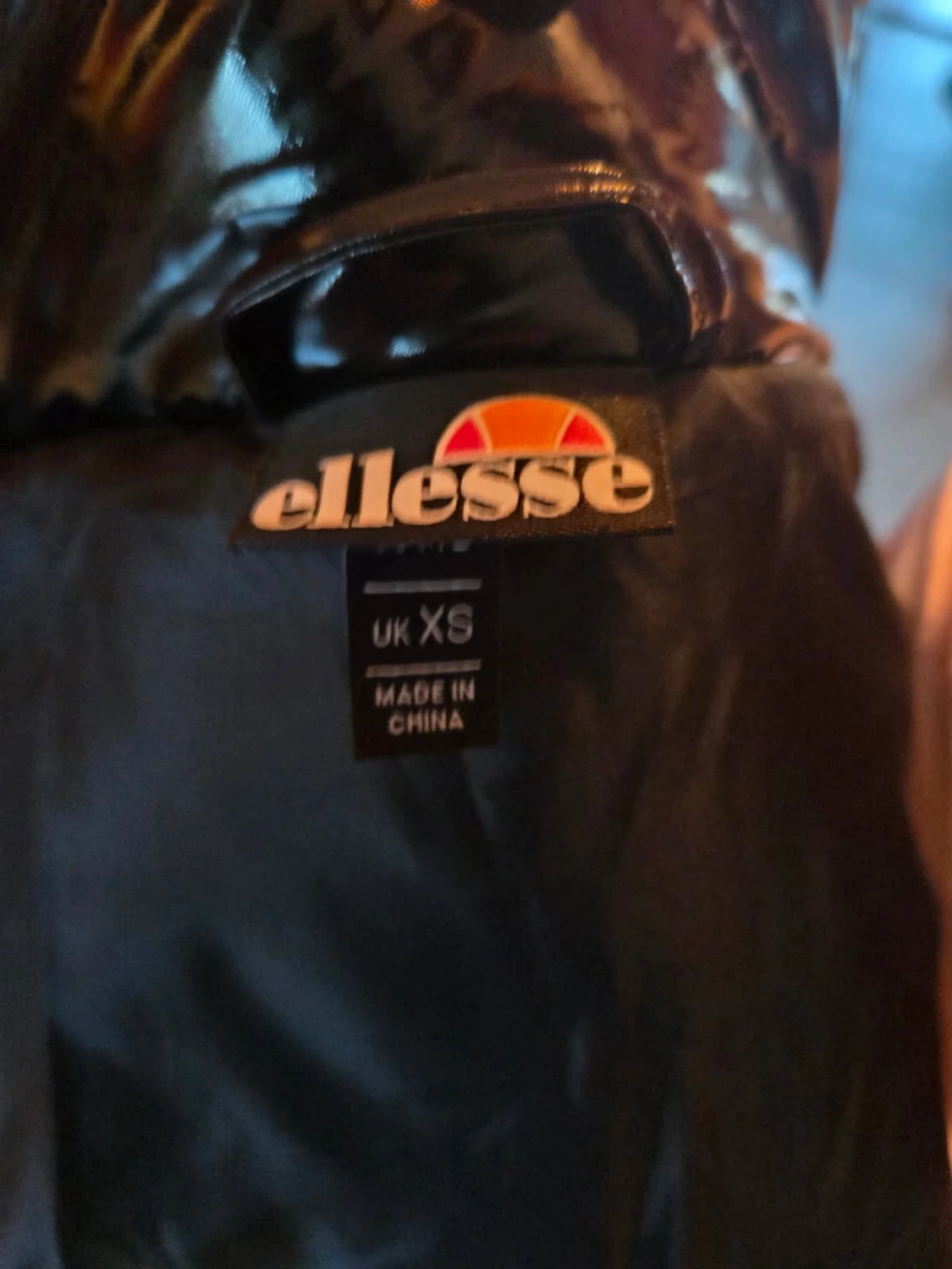 Svart pufferjacka från Ellesse XS - 1