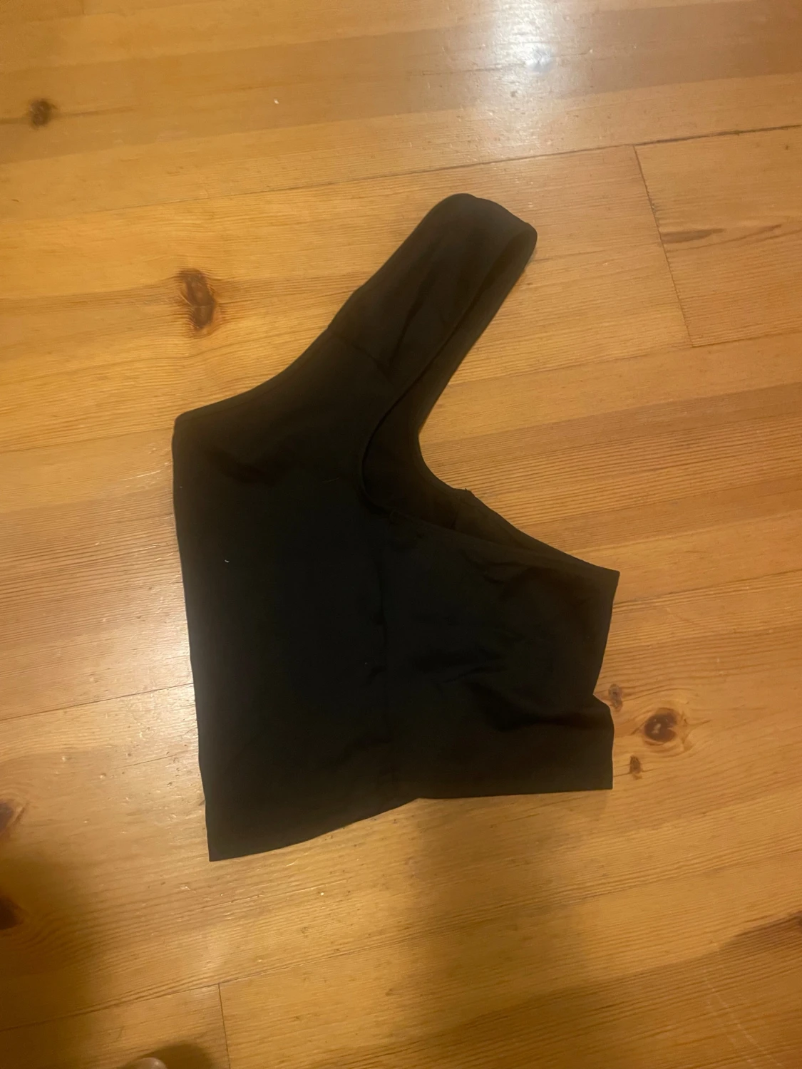 Svart oneshoulder topp från SHEIN XS