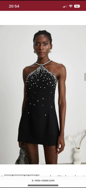 Klänning  - Säljer denna sjukt snygga klänning, perfekt till nyår 🌟✨😍😍😍ny pris 1995 kr 