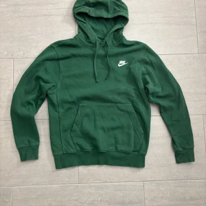 Nike hoodie grön - Grön hoodie från Nike i storlek S. 