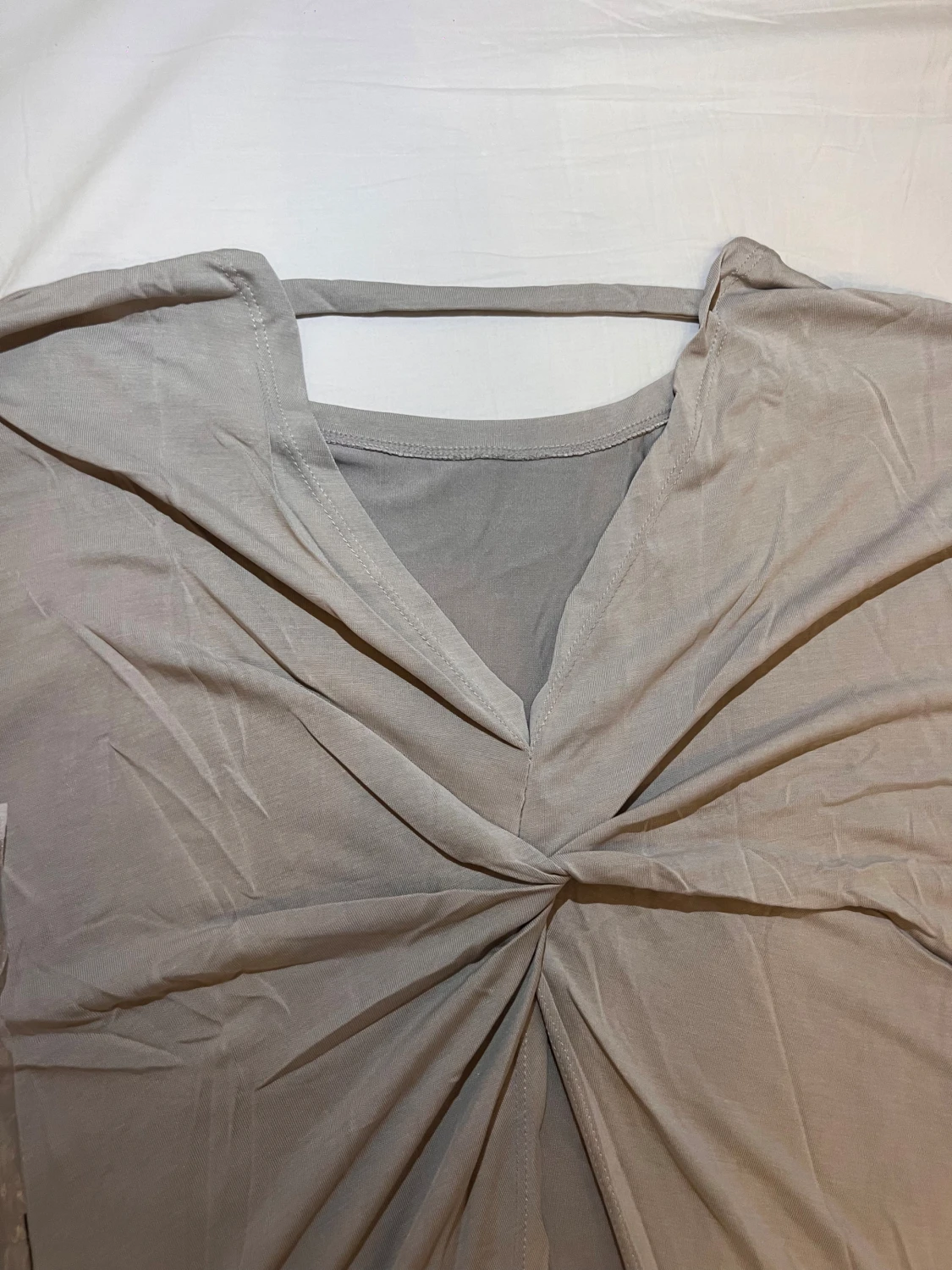 Grå omlott topp med twist fram