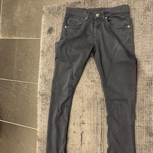 Dondup jeans/chino George  - Feta jeans i chino/mjukt material, dondup George alltså jeans ändå. Nytt skick.