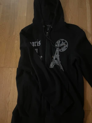 Bling lucid - En riktigt snygg svart bling lucid hoodie i storleken S, I bra skick