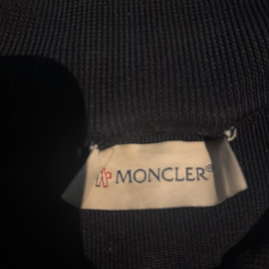 Svart dunjacka äkta moncler  - 4