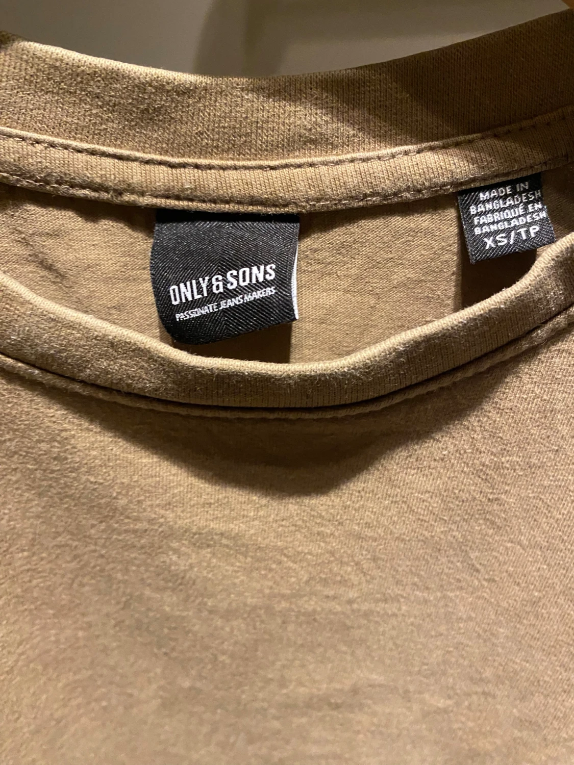 Beige t-shirt från ONLY & SONS - 1