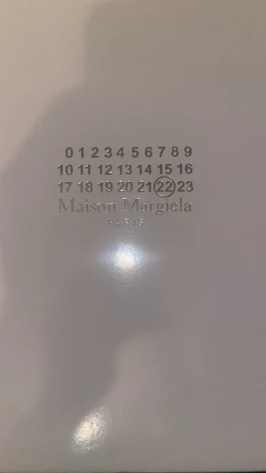 Maison margiela - Storlek 42, får med påse och box till skorna. Använda i lite mindre än 2 månader 