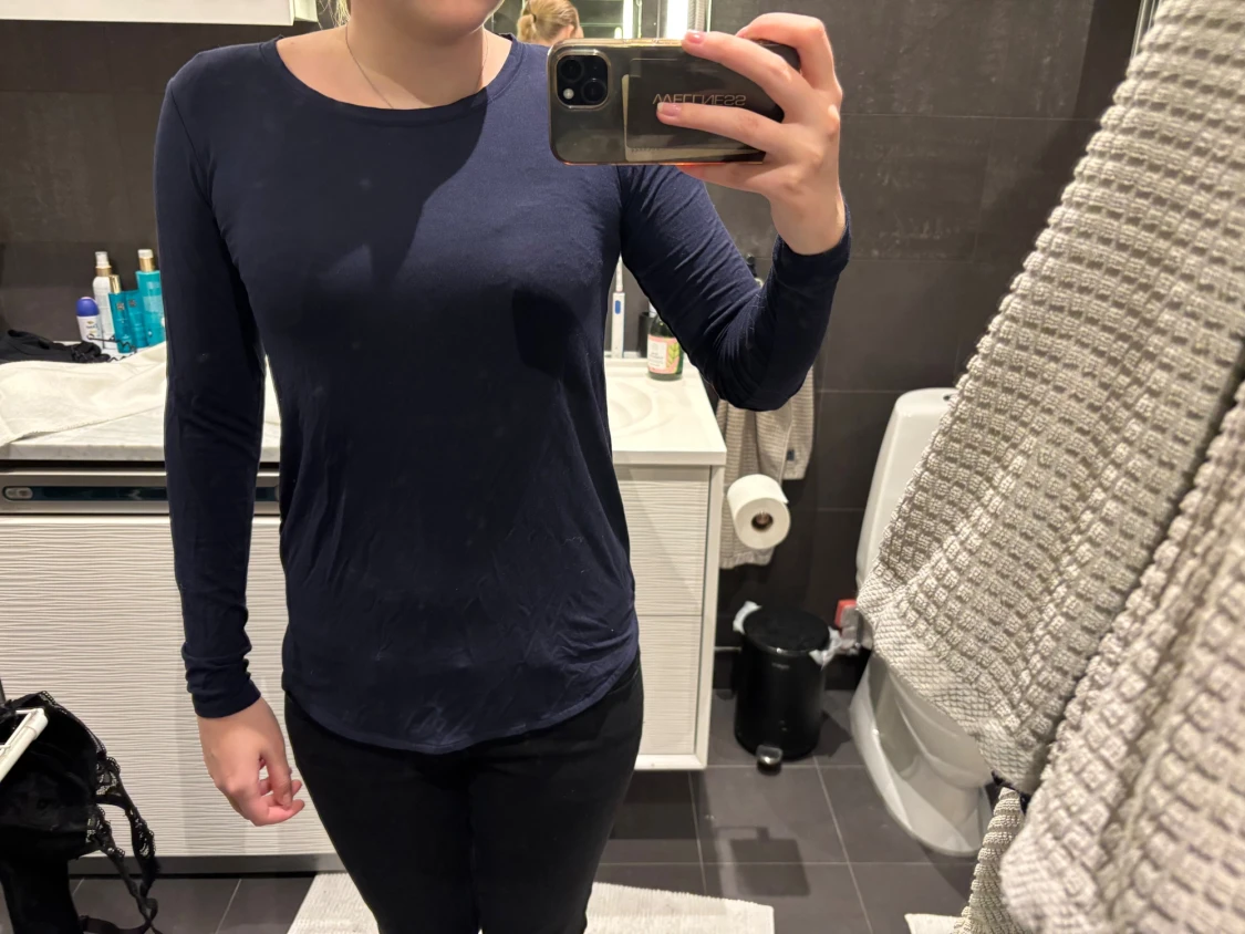 Mörkblå långärmad tröja från Cubus - 2