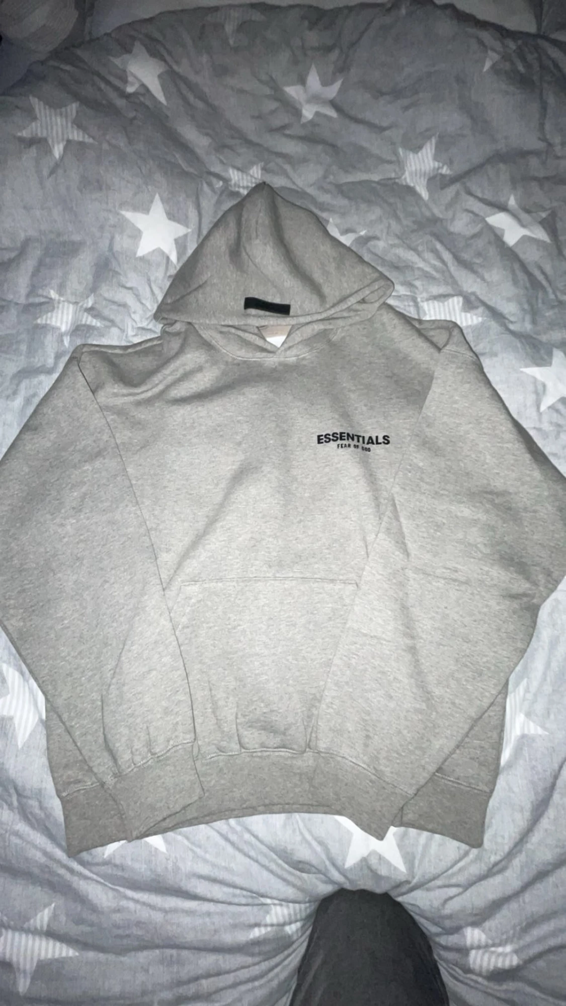 Grå Essentials Fear of God hoodie
