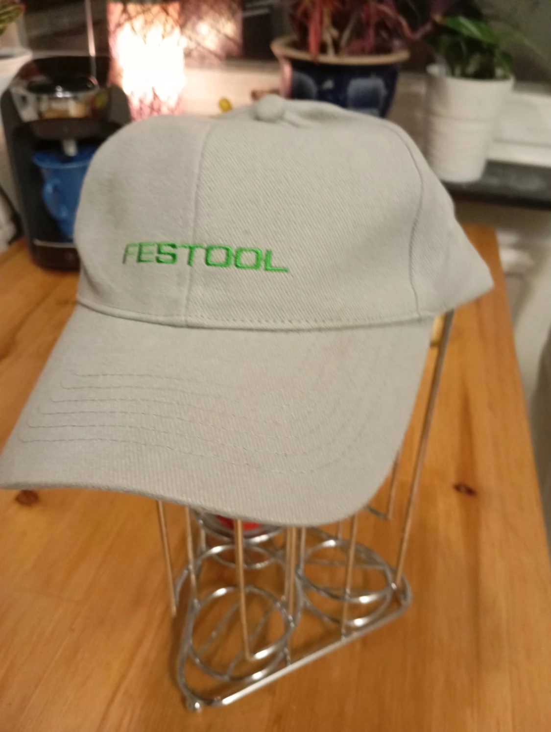 Grå Festool keps med grön logga