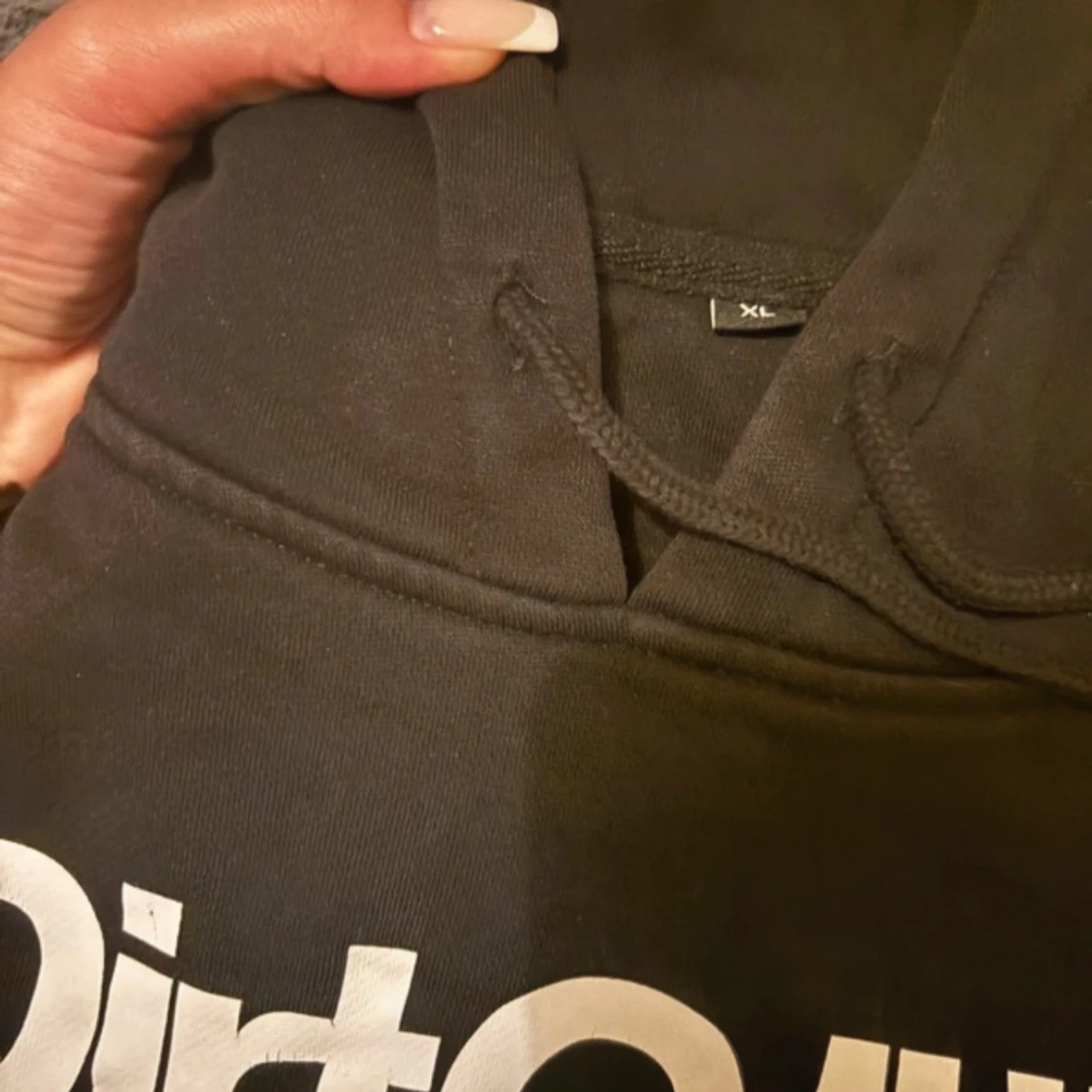 Svart hoodie från DirtCült - 2