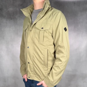 J.Lindeberg Bailey - - J.Lindeberg Bailey — Storlek S — 9/10 - Bra skick utan skavanker — Inkluderat - Jacka — Retail 3200kr — Modellen är 180cm, 65kg