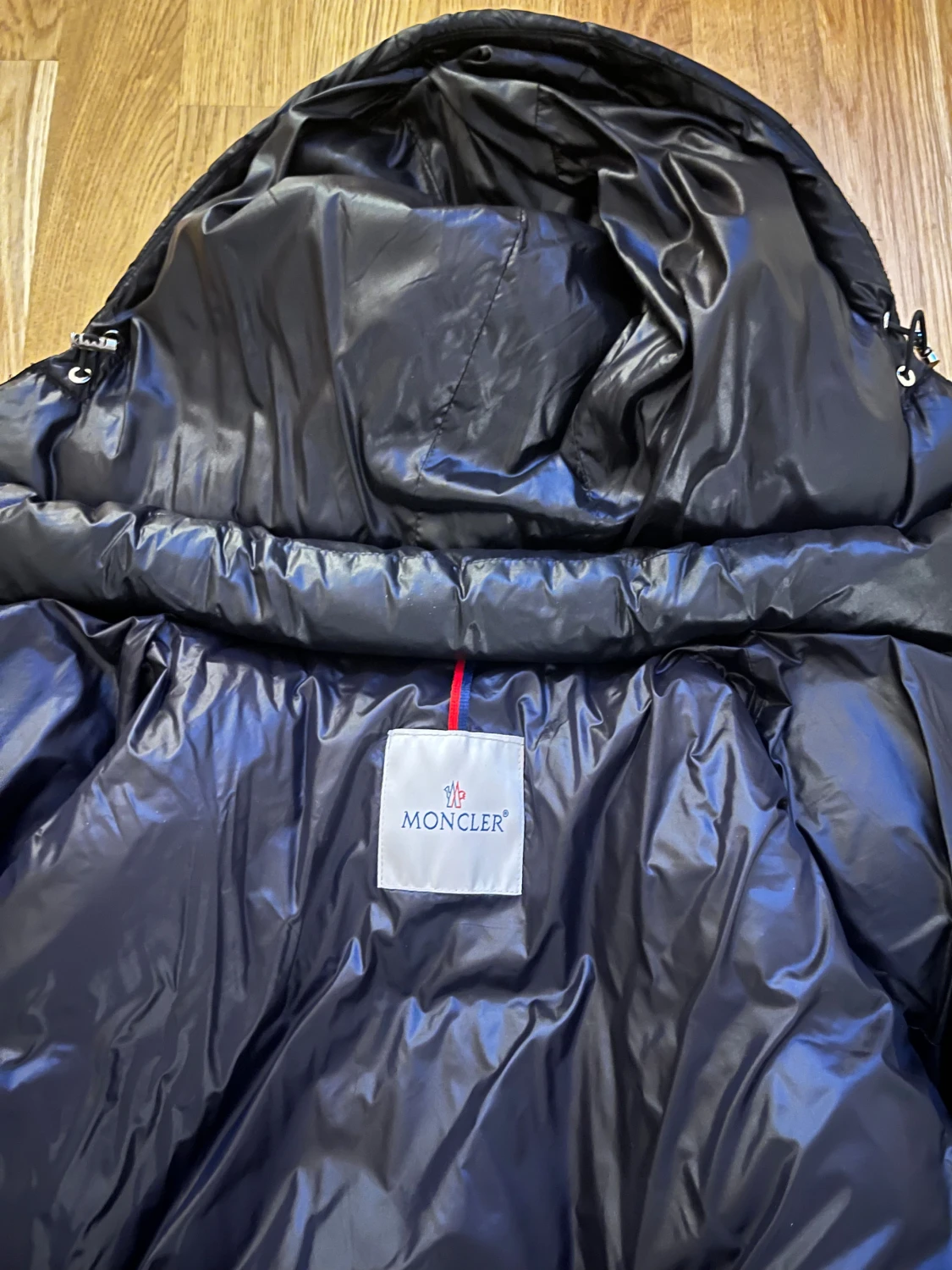 Svart Moncler pufferjacka med huva - 3