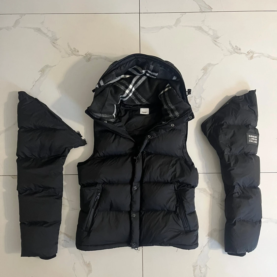 Svart pufferjacka från Burberry - 6