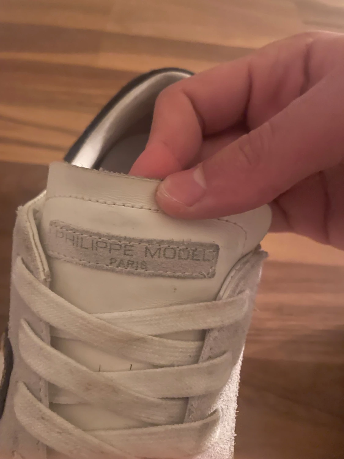 Philippe Model vita sneakers med blå detalj - 2