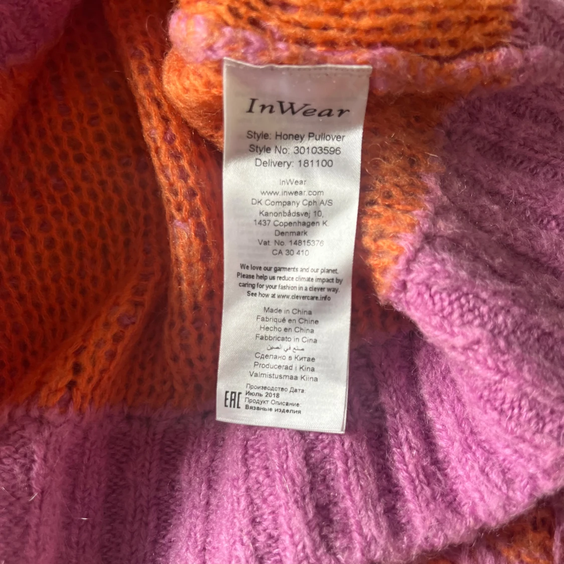 Tunn stickad tröja i klara färger - 3