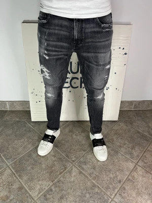 Replay jeans (33/32) - Knappt använda. Nypris ~2200kr