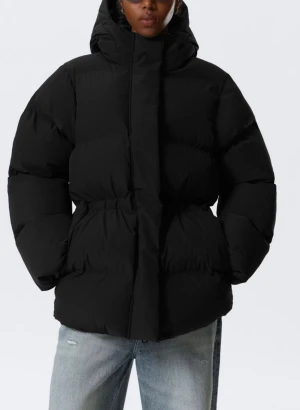 Weekday waisted puffer - Weekday waisted puffer storlek XS, svart! Nyskick. Nypris 1000kr
