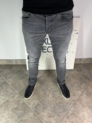 Dondup george jeans (35) - Använda i nyskick. Nypris ~ 2900