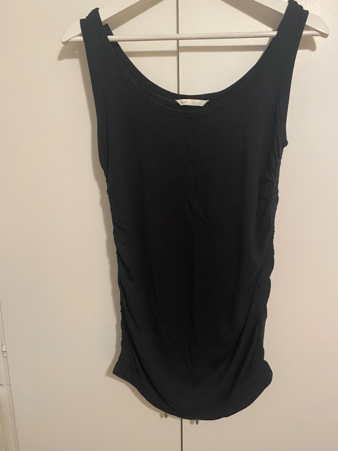 Svart lång blouse med rynkade sidor