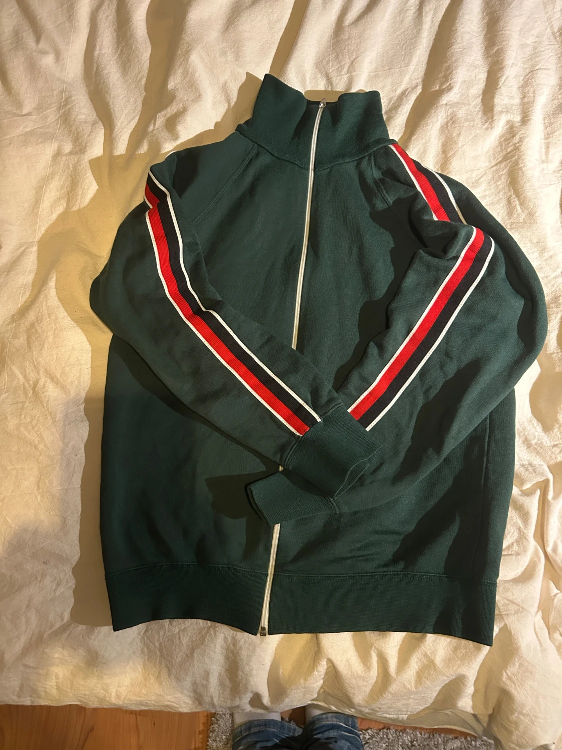 Grön track jacket från POP boutique