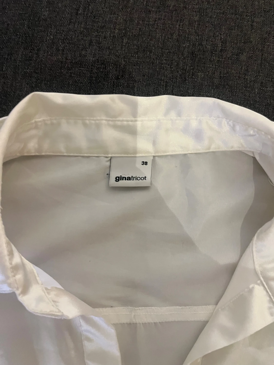 Vit satinblus från Gina Tricot - 1