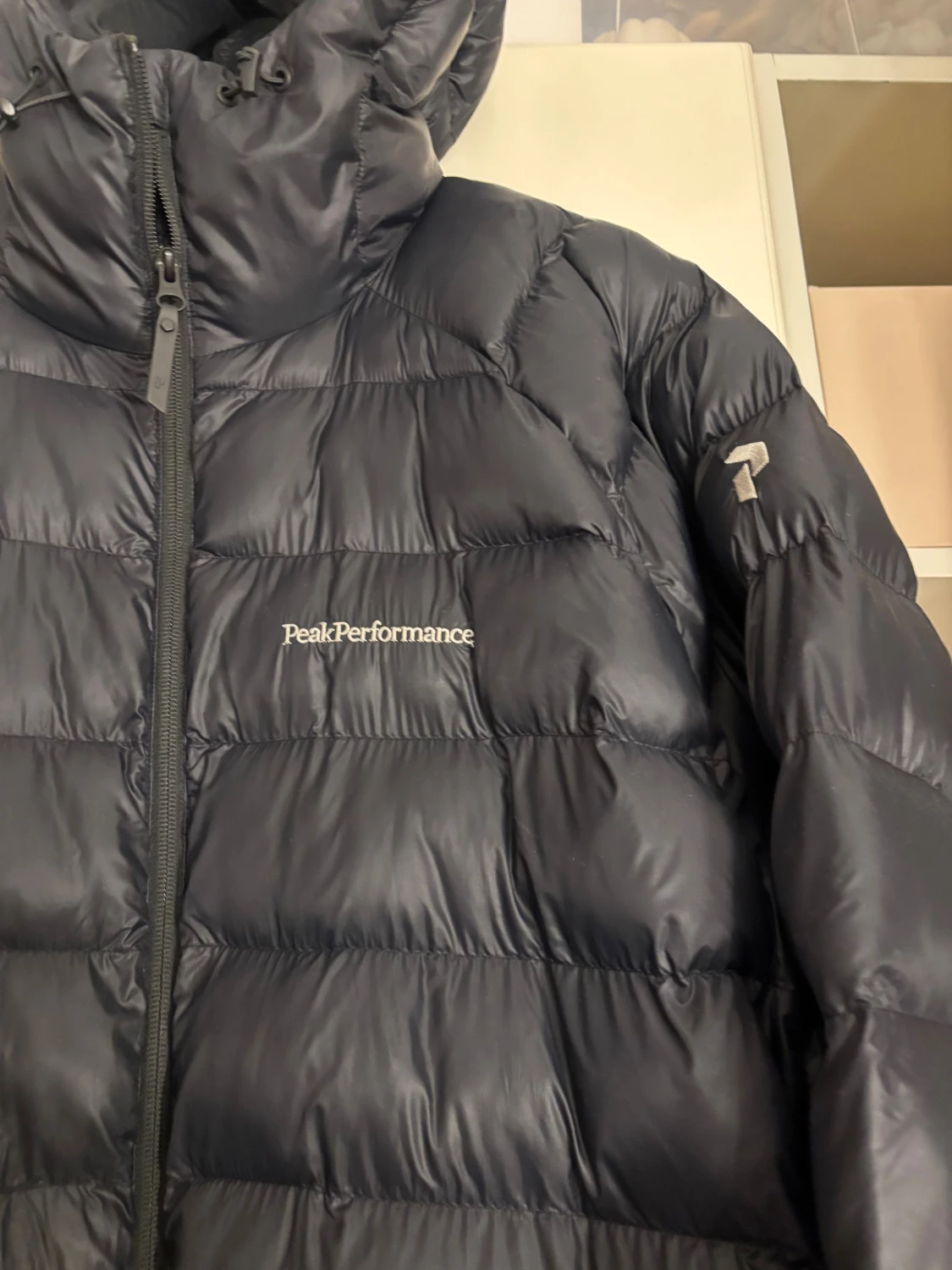 Svart dunjacka Peak Performance - 1