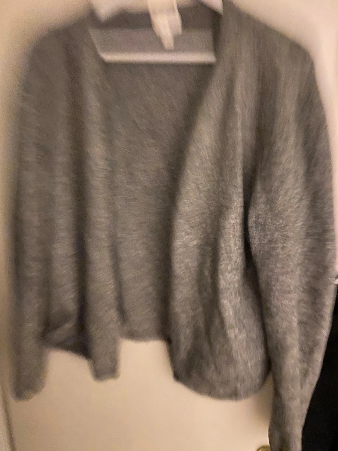 Grå kofta i mjuk stickad kvalitet - 1