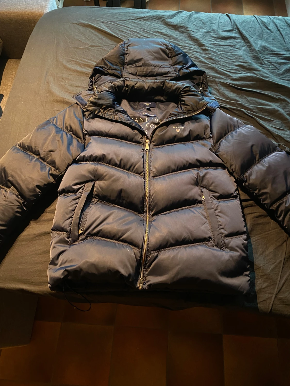 Mörkblå pufferjacka från GANT