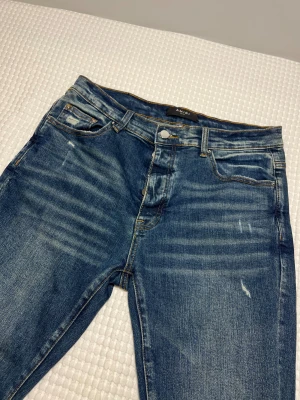 Amiri Jeans - Amiri Jeans strl 34 stretch. Mkt bra skick