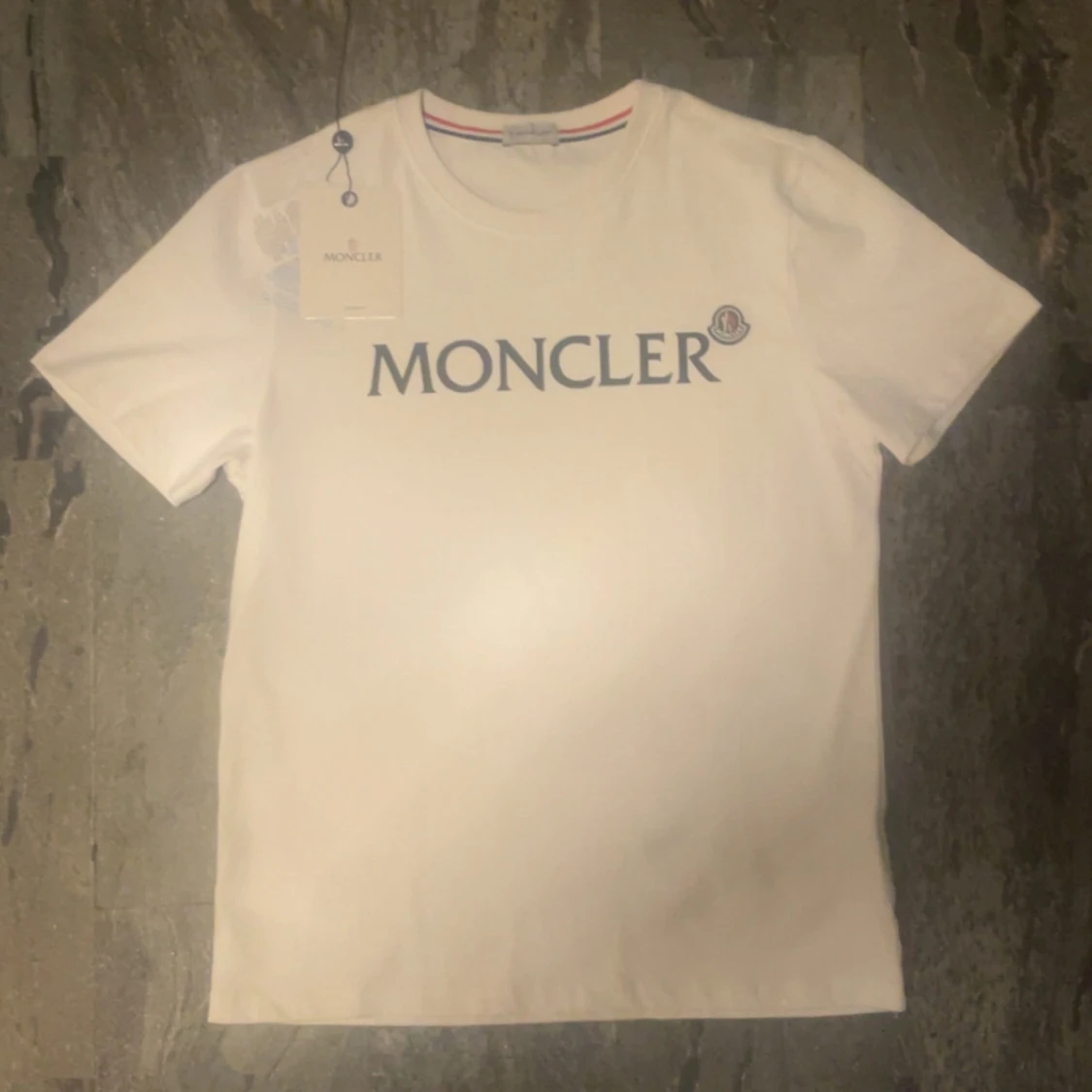 Vit Moncler t-shirt med logga