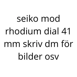 Seiko mod rhodium dial 41 mm - Säljer en Seiko mod med R logga och rhodiumfärgad urtavla i 41 mm storlek. Snygg och stilren klocka som passar dig som gillar klassisk design och coola detaljer. Perfekt för dig som vill sticka ut med en unik Seiko-mod med R loga/ kronlogga 