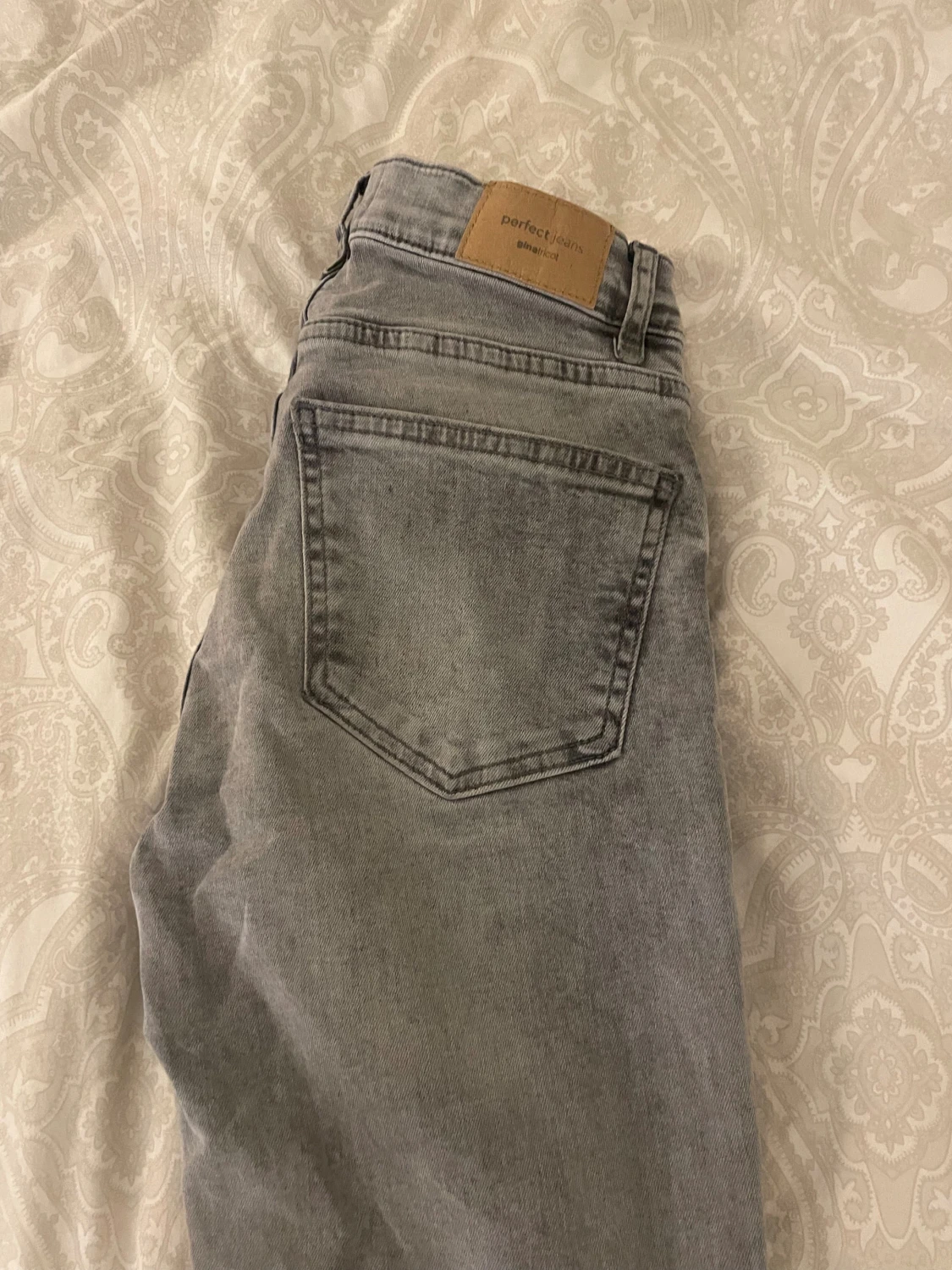 Ljus gråa perfect jeans från Gina Tricot - 3