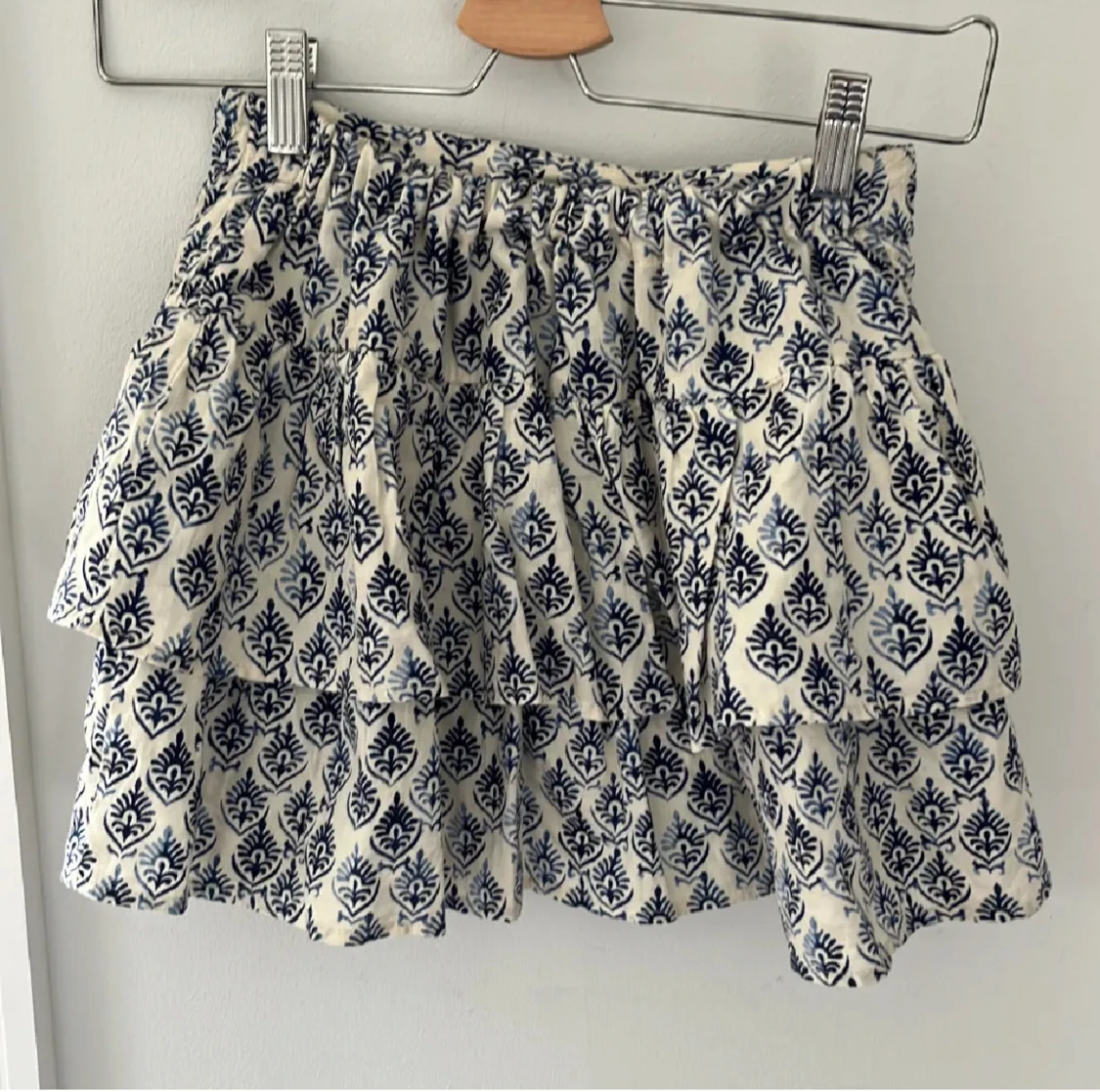 Vit och blå mönstrad kjol från Zara - 1