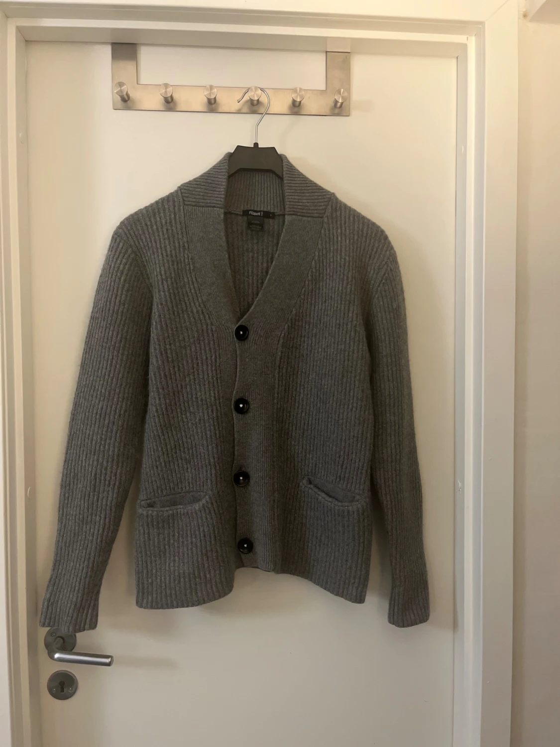 Grå ribbad kofta från Filippa K - 2