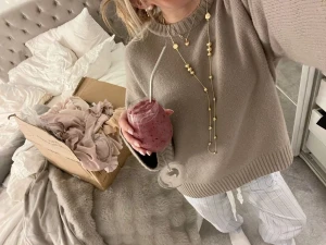 Kashmir tröja - Kashmir tröja ifrån Hms premium kollektion. Storlek s och i superbra skick! Första bilden är lånad.