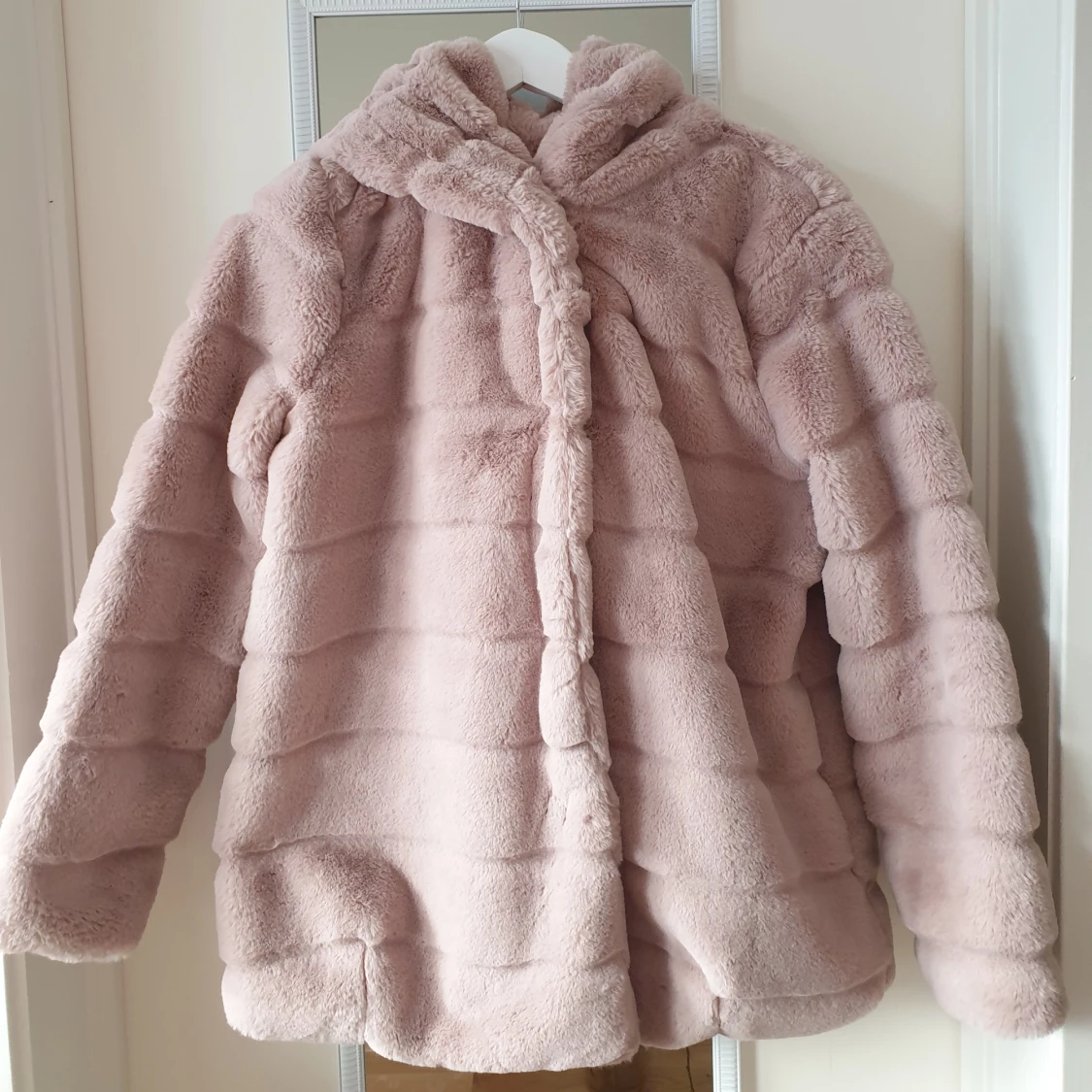 Rosa pälsjacka från Gold & Silver