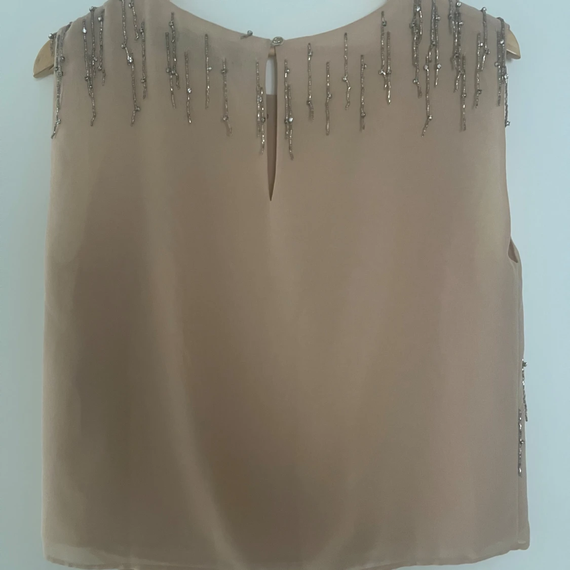 Beige blus med pärlor från Patrizia Pepe - 2