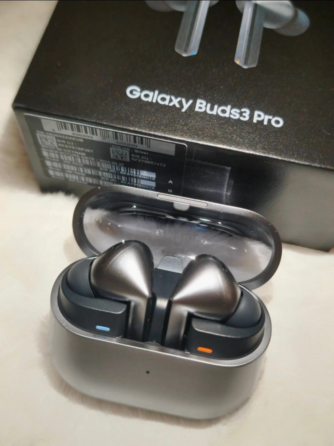 Samsung Galaxy Buds3 Pro - Silver - 1