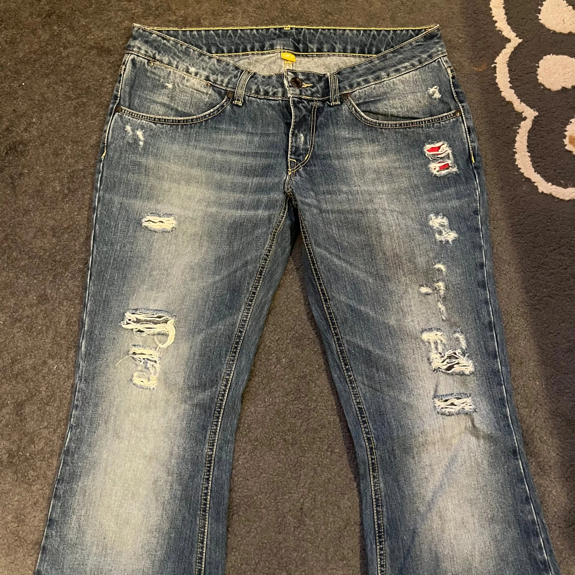 Lowrise bootcut ripped jeans - 2