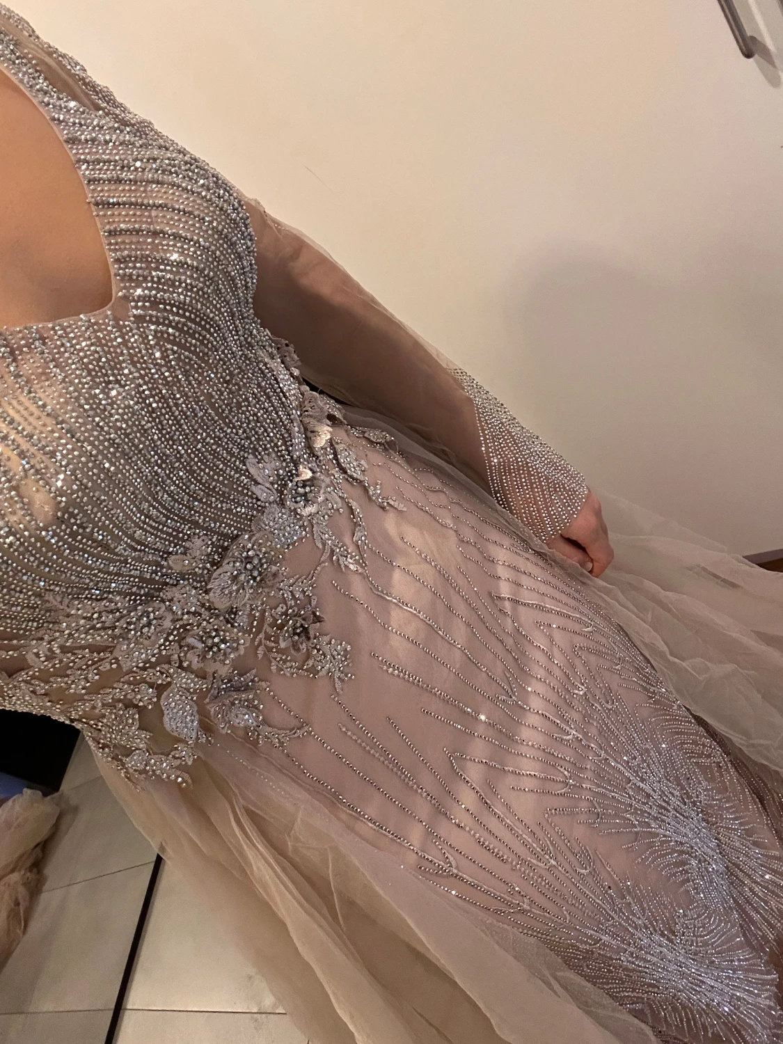 Champagnefärgad glittrig balklänning - 3