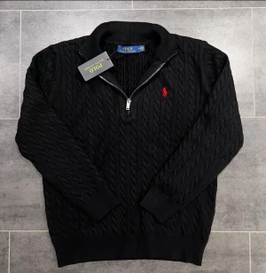 Ralph Lauren Polo quarter zip tröja - Tröjan är i perfekt skick, aldrig använd, kommer med tags, svart