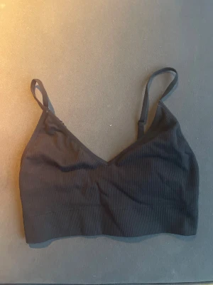 Sportbh/topp Lindex - Anvönd en gång och som ny 